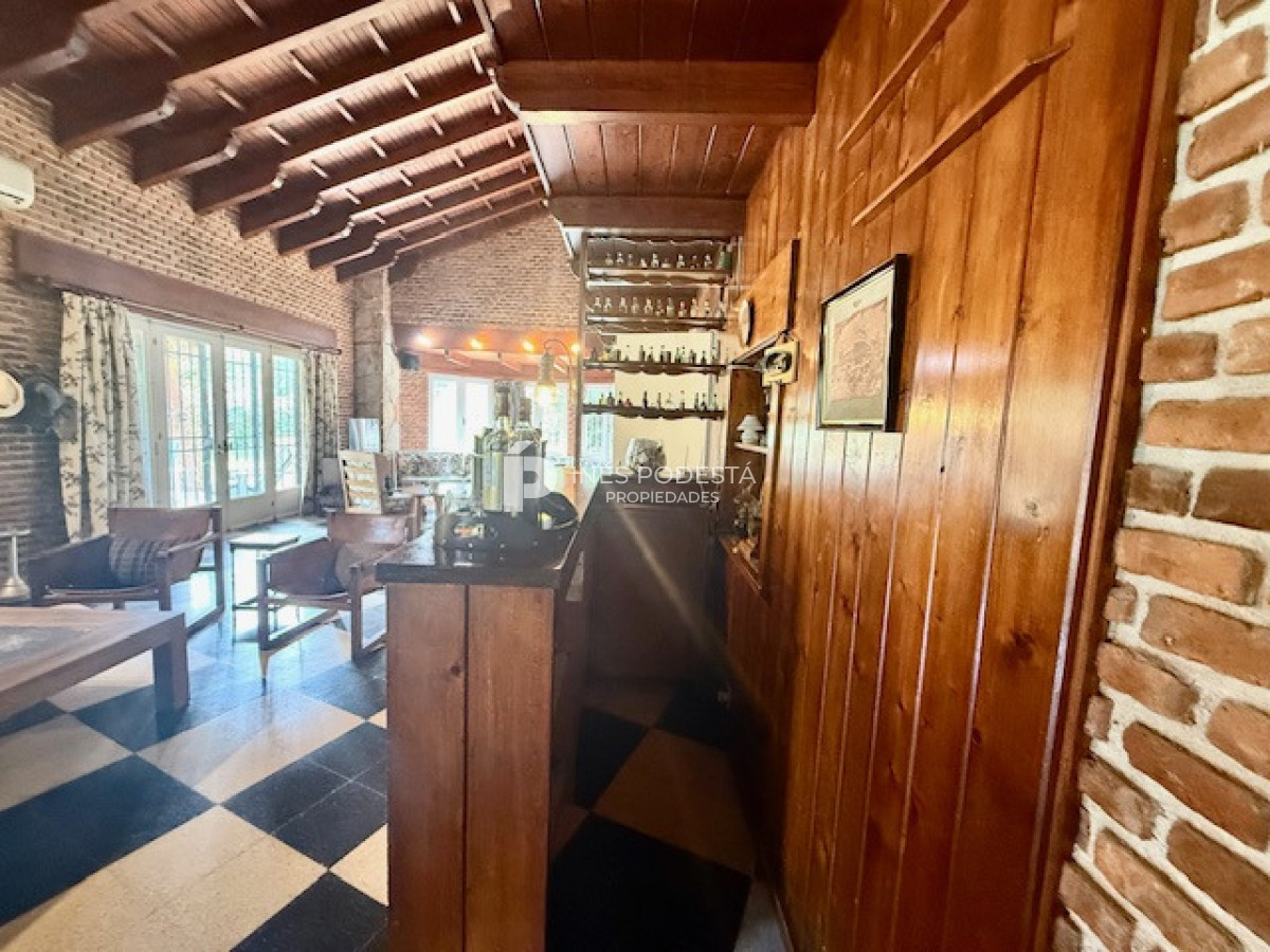 Casa ID.41747 - Venta 7 dormitorios, 8 baños  más dependencias de servicio
