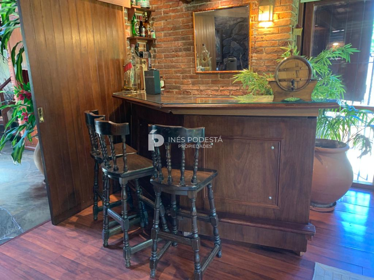 Casa ID.830 - Venta en Mansa 4 dormitorios y dependencia de servicio