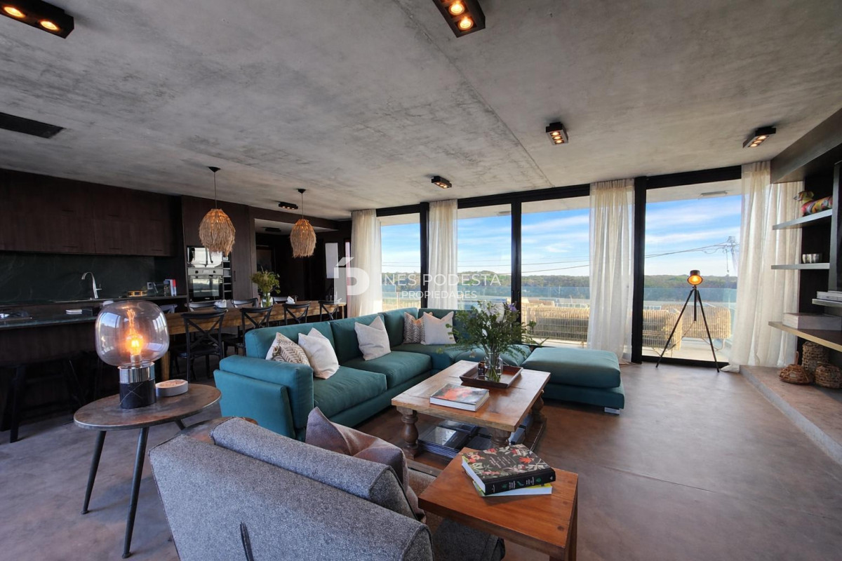 Casa ID.41914 - Venta propiedad moderna con 2 suites y dependencia de servicio