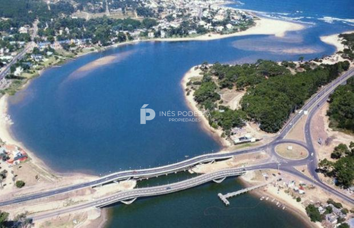 Casa ID.6337 - Alquiler 3 dormitorios y dependencia de servicio