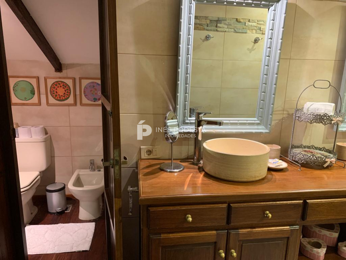Casa ID.830 - Venta en Mansa 4 dormitorios y dependencia de servicio