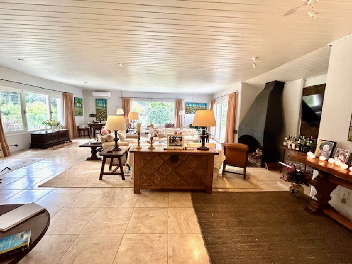 Casa ID.40762 - Venta en mansa con 4 dormitorios más 2 dormitorios exteriores