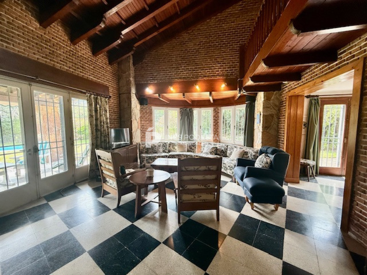 Casa ID.41747 - Venta 7 dormitorios, 8 baños  más dependencias de servicio