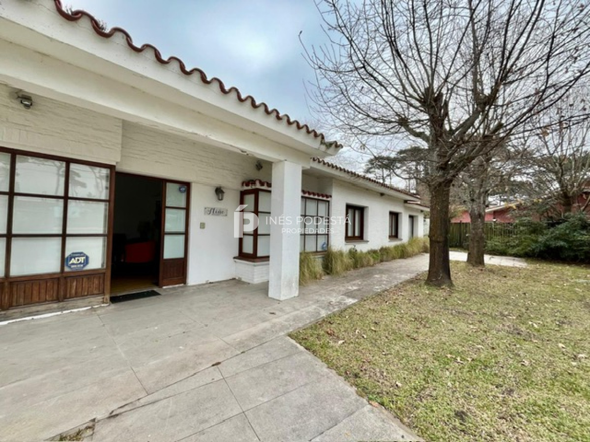 Casa ID.41572 - Venta casa sobre Br. Artigas con 4 dormitorios