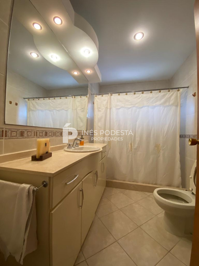 Casa ID.6240 - Alquiler en Mansa  4 dormitorios y dependencia de servicio