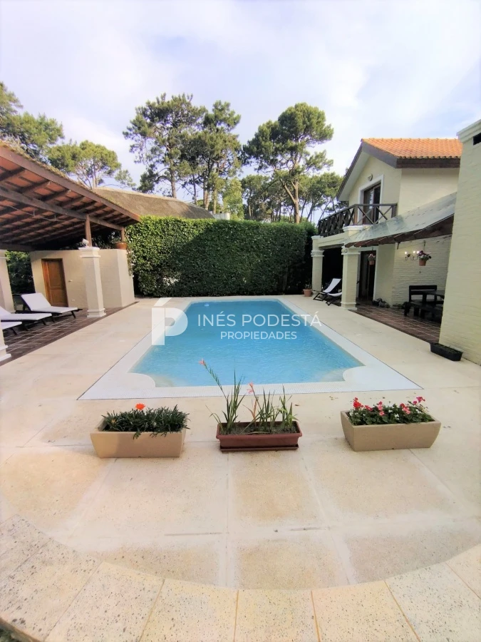 Casa ID.246 - Venta en  San Rafael 4 dormitorios  con piscina
