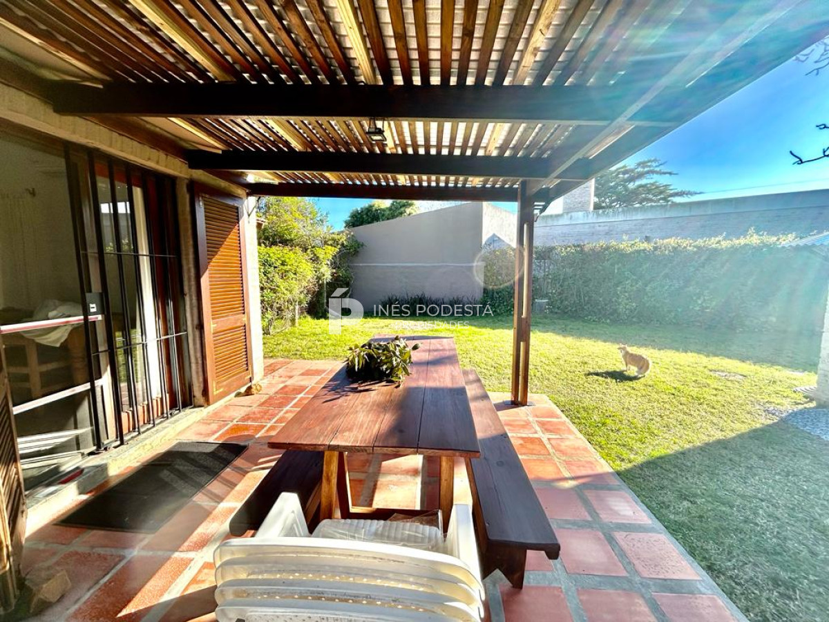 Casa ID.4792 - Alquiler Zona de colegios, 3 dormitorios y 2 baños, jardín cercado