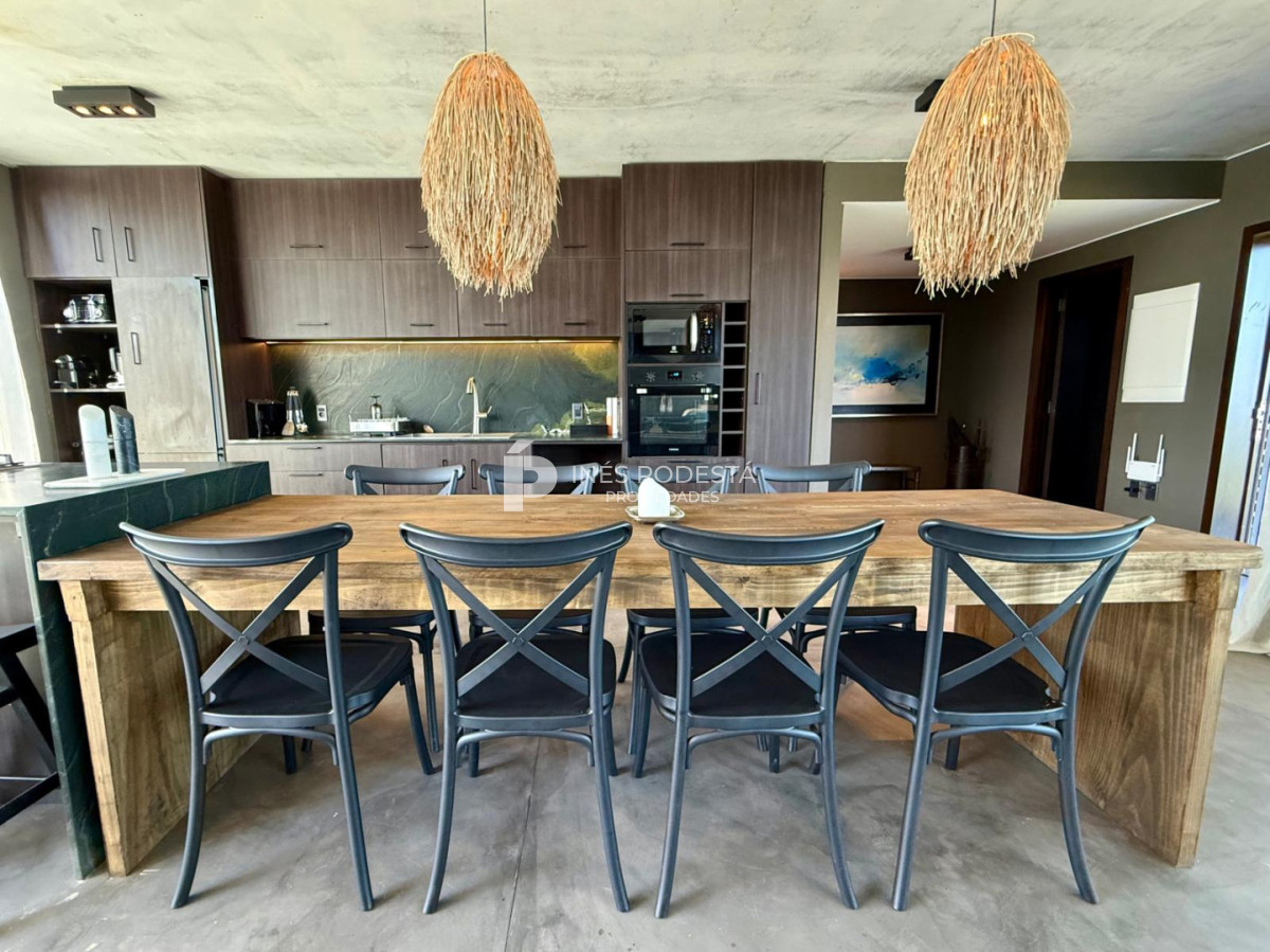 Casa ID.41914 - Venta propiedad moderna con 2 suites y dependencia de servicio