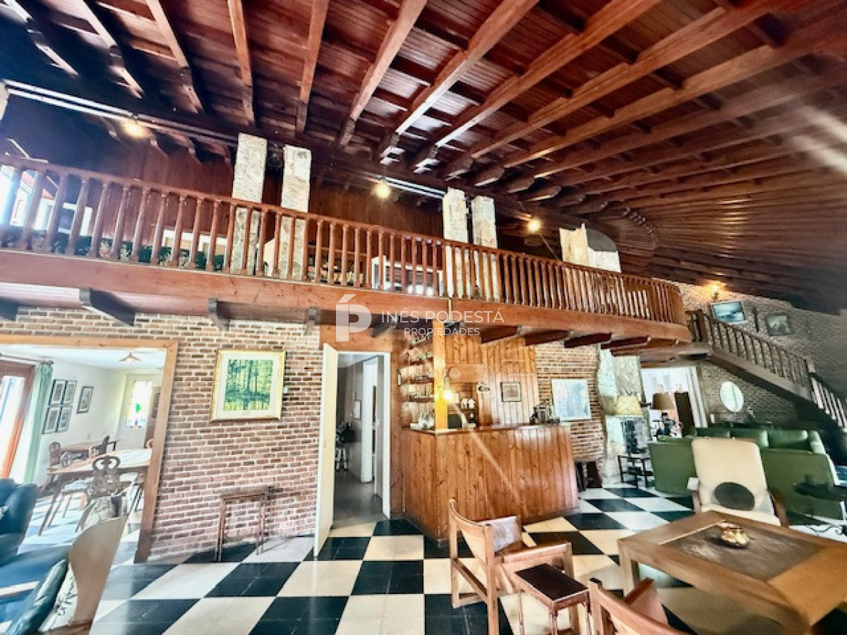 Casa ID.41747 - Venta 7 dormitorios, 8 baños  más dependencias de servicio