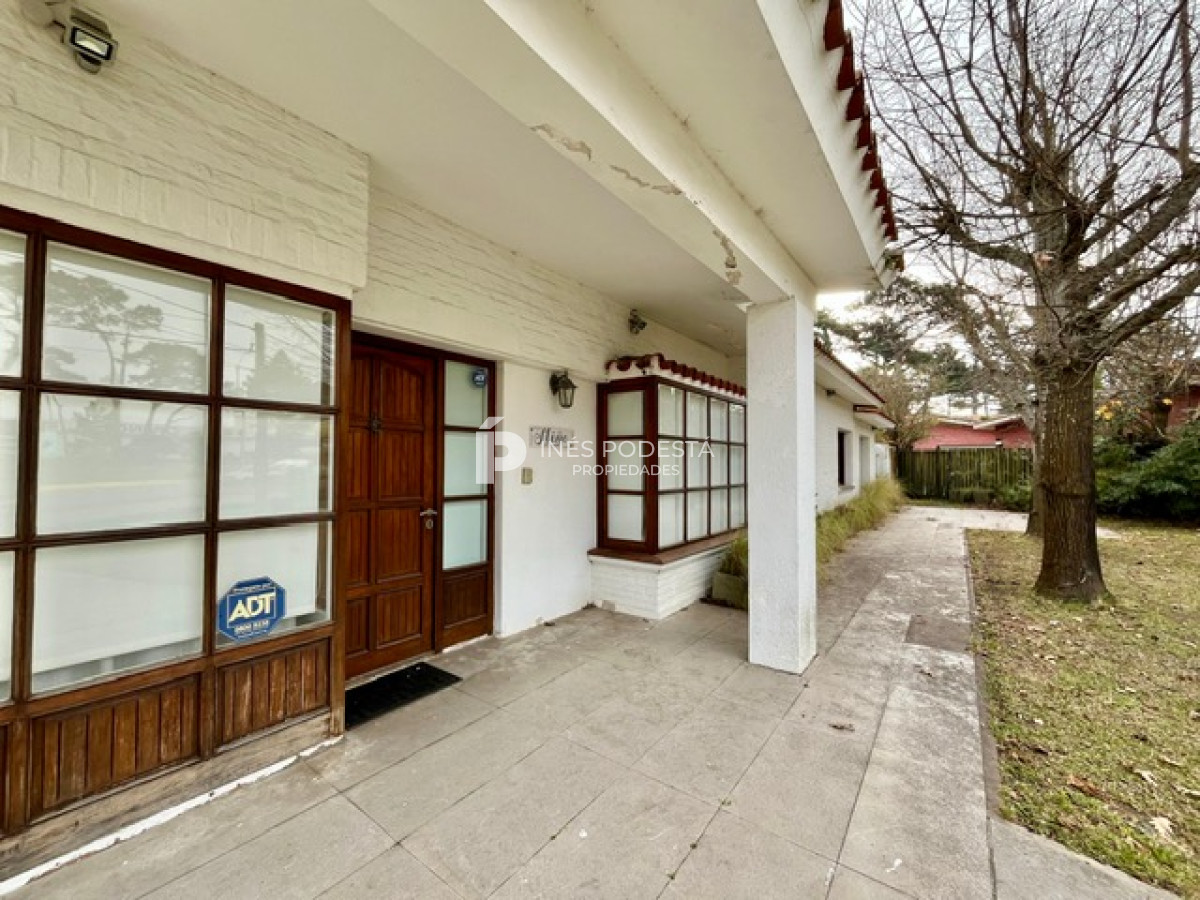 Casa ID.41572 - Venta casa sobre Br. Artigas con 4 dormitorios