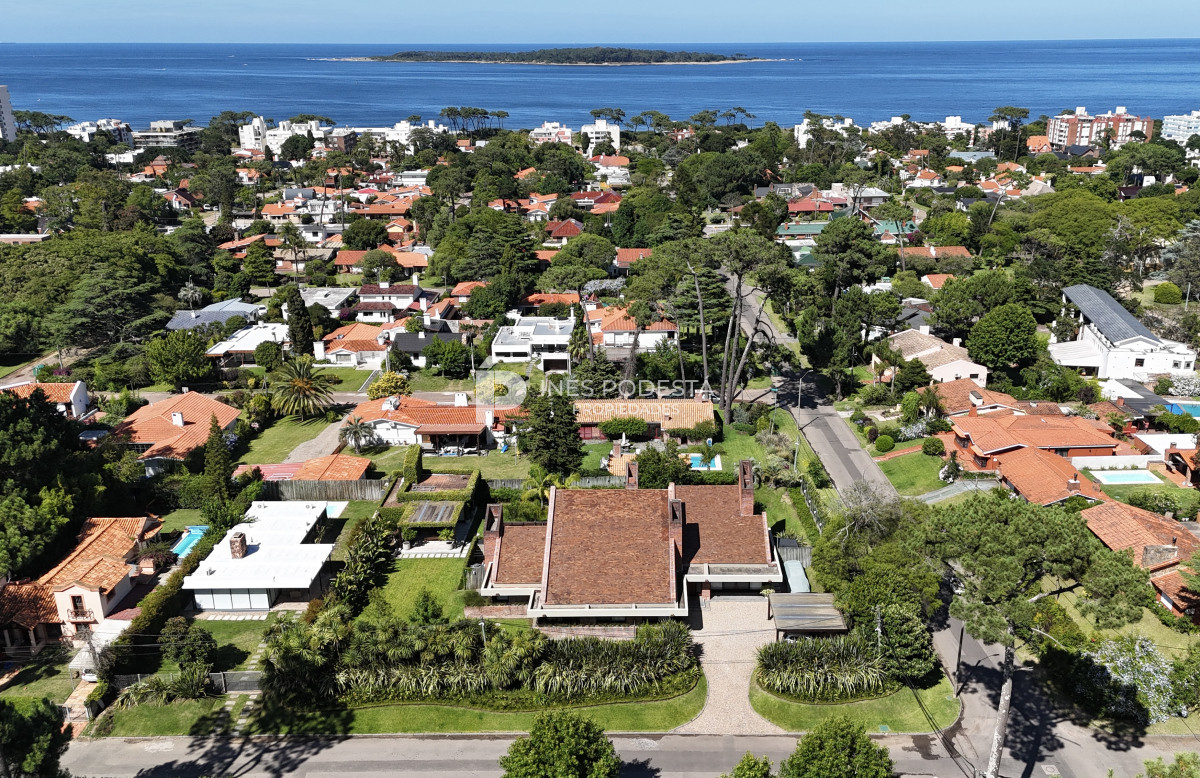 Casa ID.8429 - Venta de Excelente propiedad en el corazón de La Mansa con 4 suites
