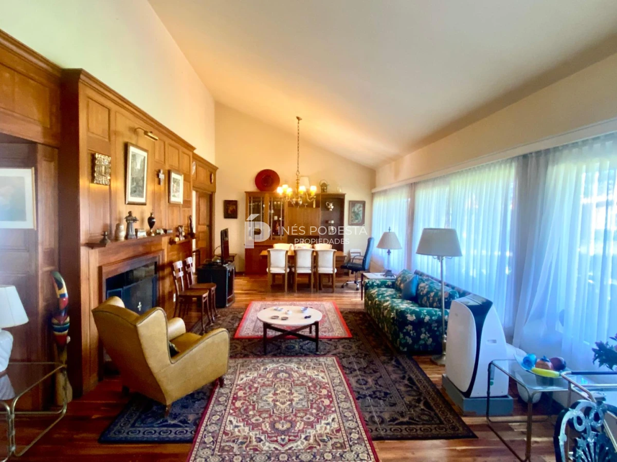 Casa ID.41758 - Venta casa 4 dormitorios y dependencia de servicio