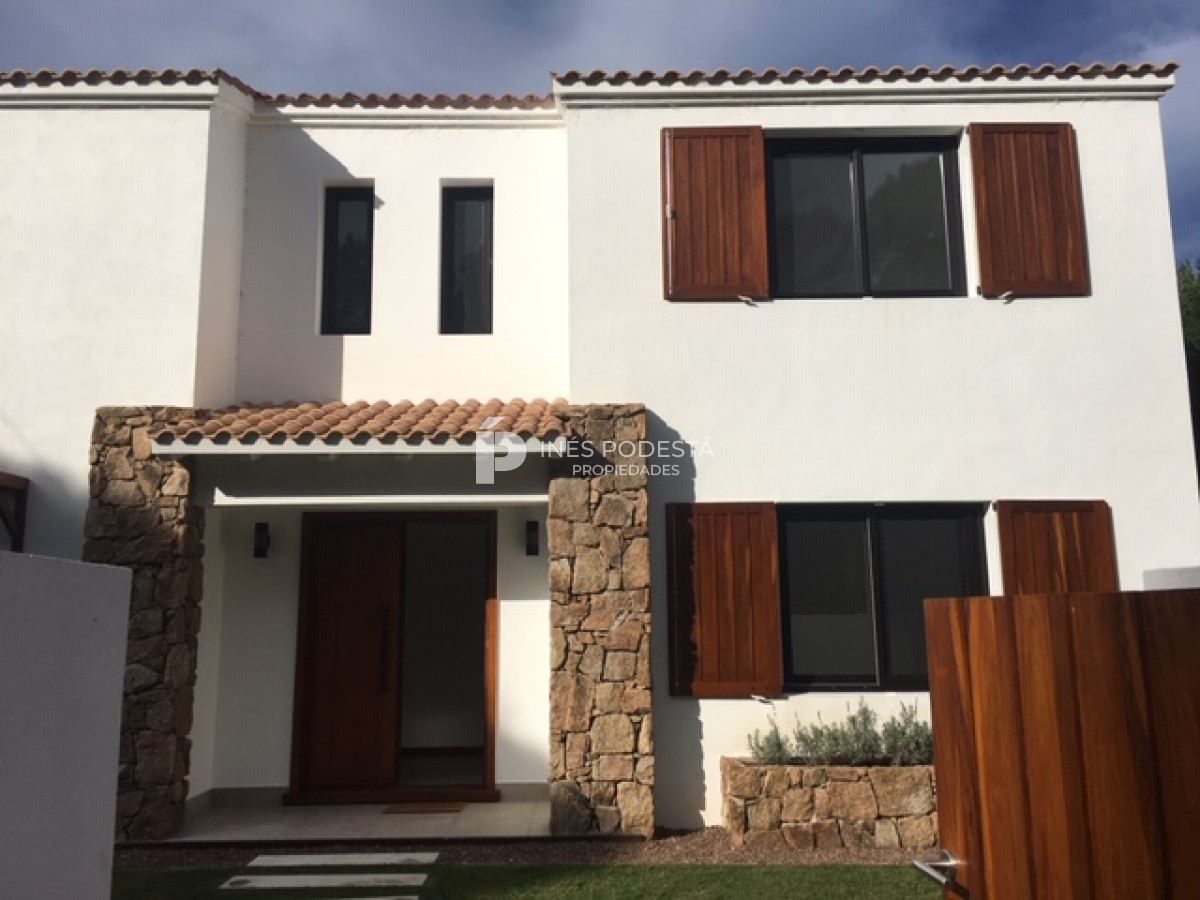 Casa ID.8678 - Alquiler 4 dormitorios y dependencia de servicio con piscina