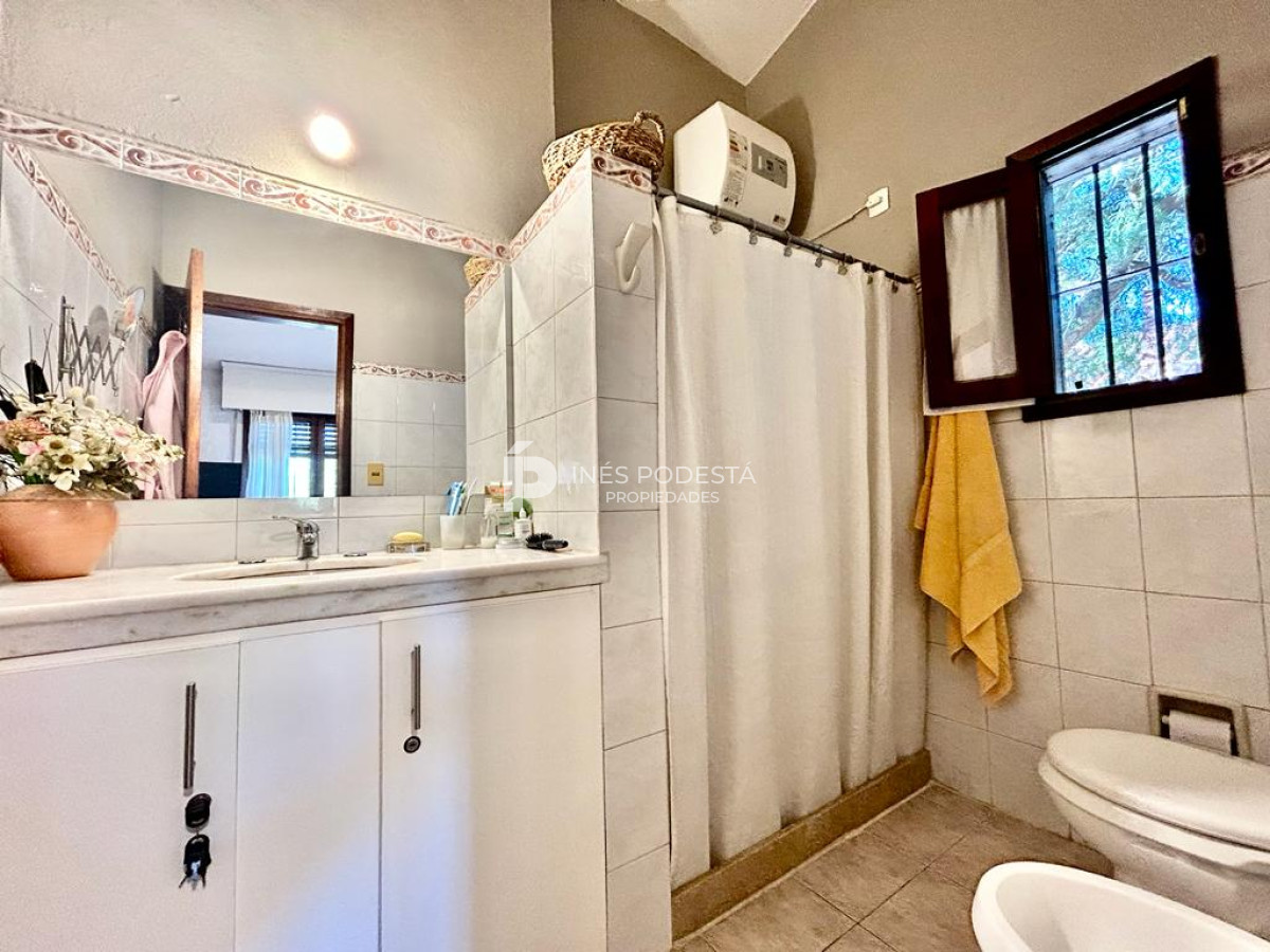 Casa ID.4792 - Alquiler Zona de colegios, 3 dormitorios y 2 baños, jardín cercado