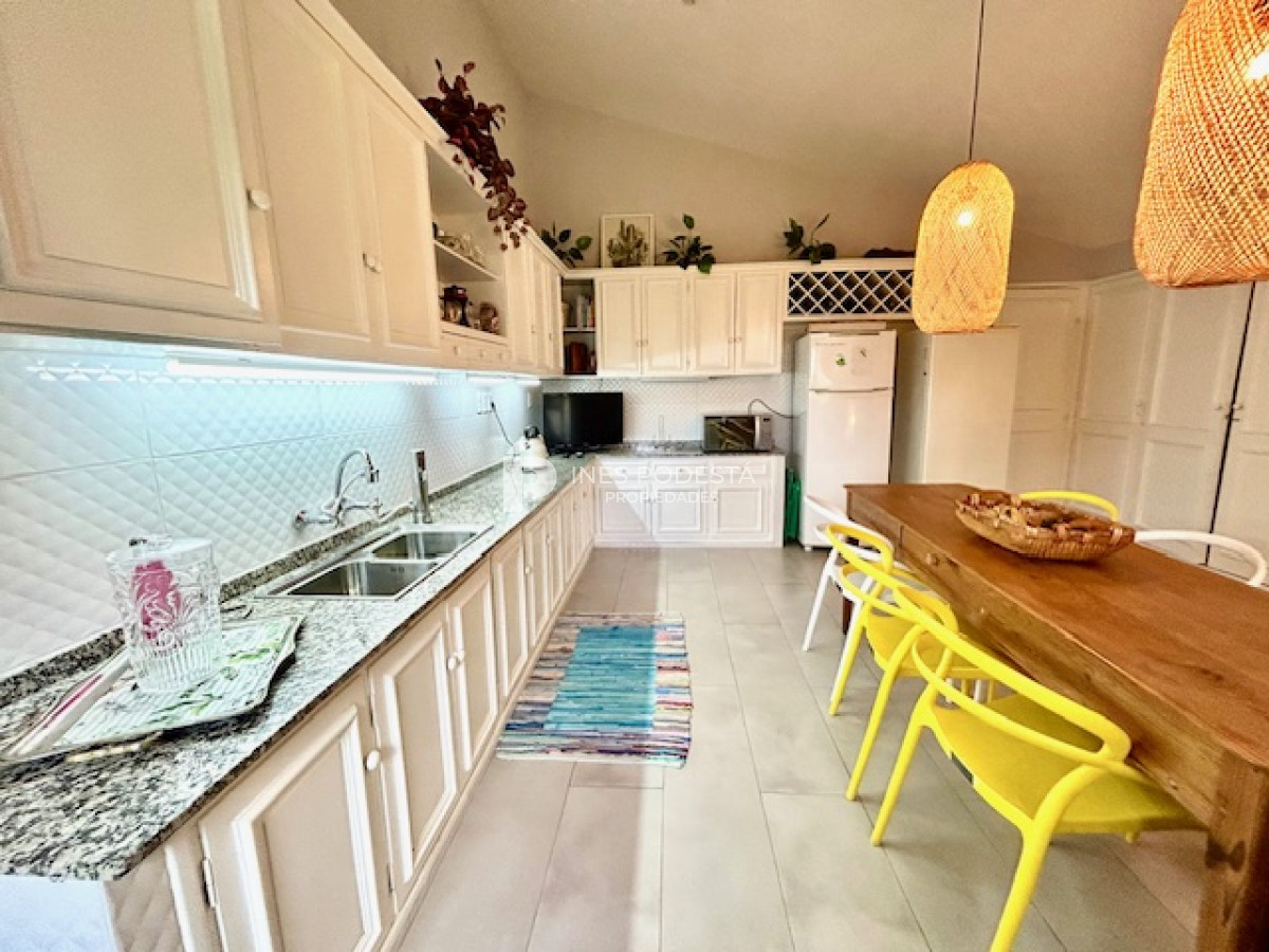 Casa ID.40762 - Venta en mansa con 4 dormitorios más 2 dormitorios exteriores