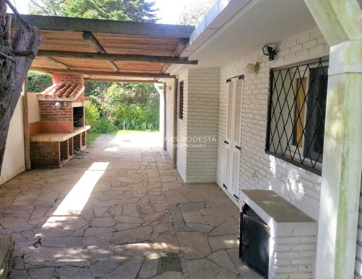 Casa ID.7216 - CASA EN CANTEGRIL , MUY CÓMODA , BUEN PARQUE Y PARRILLERO