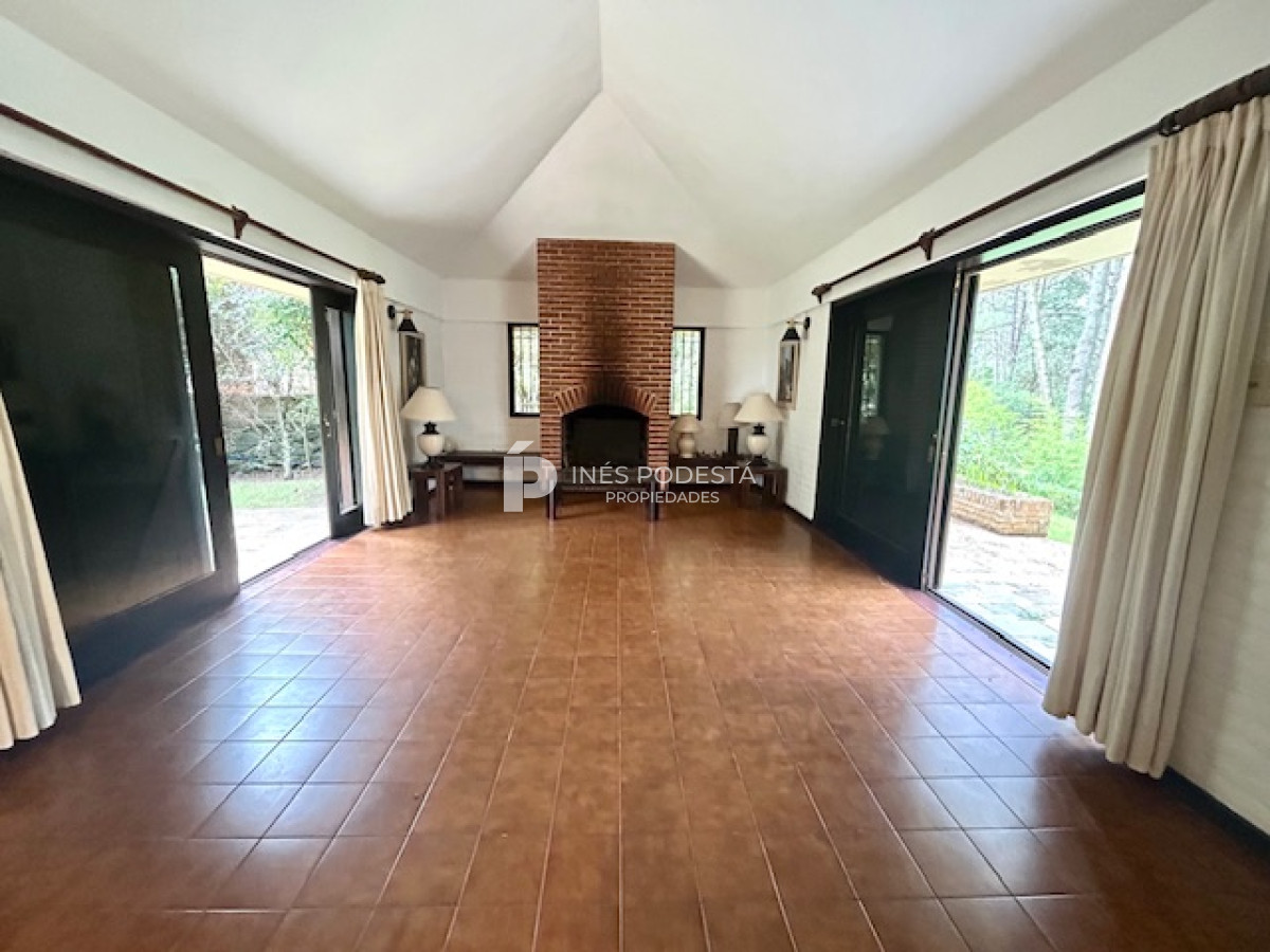 Casa ID.6104 - Venta casa 3 dormitorios y dependencia de servicio