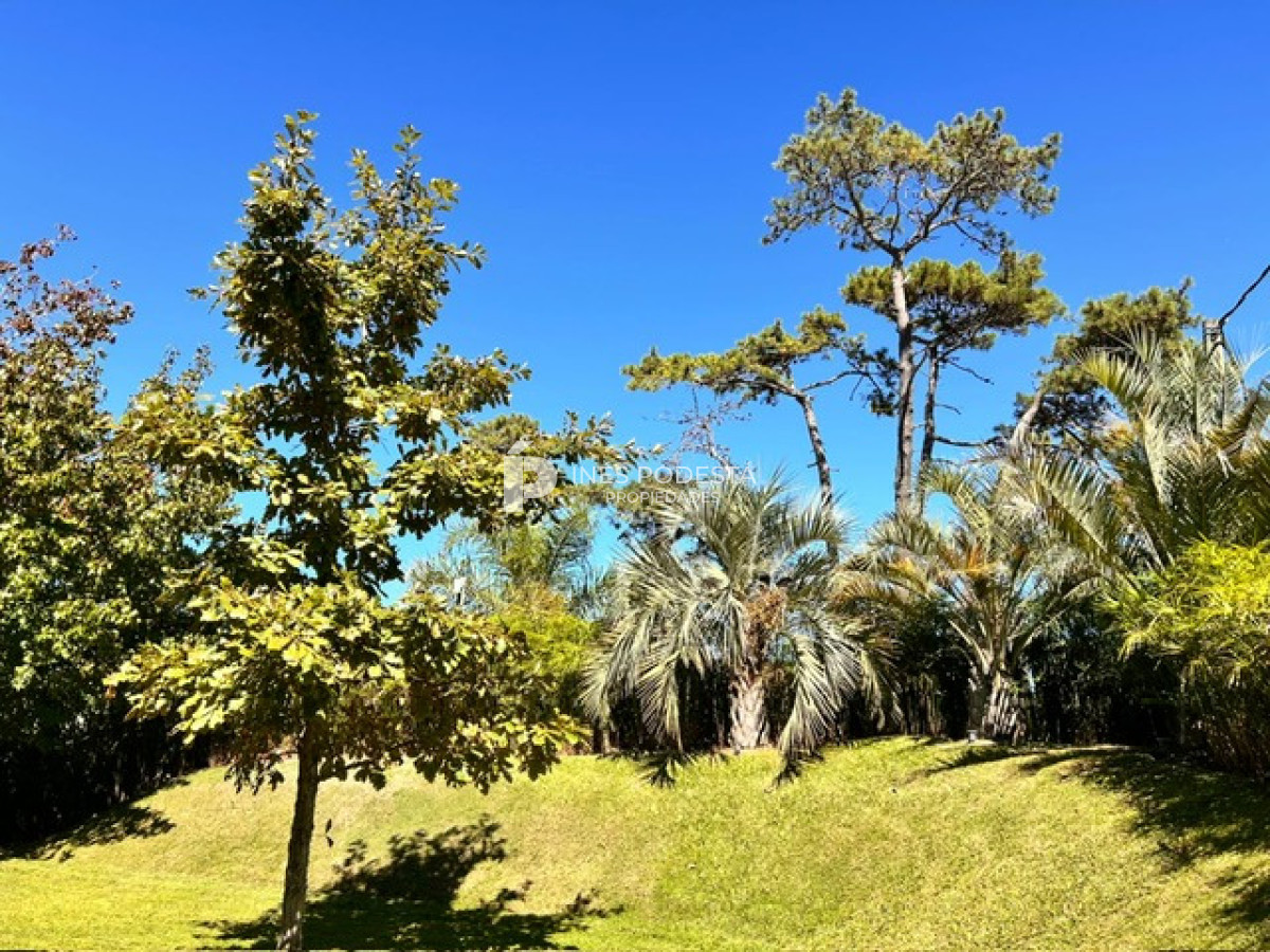 Casa ID.8429 - Venta de Excelente propiedad en el corazón de La Mansa con 4 suites