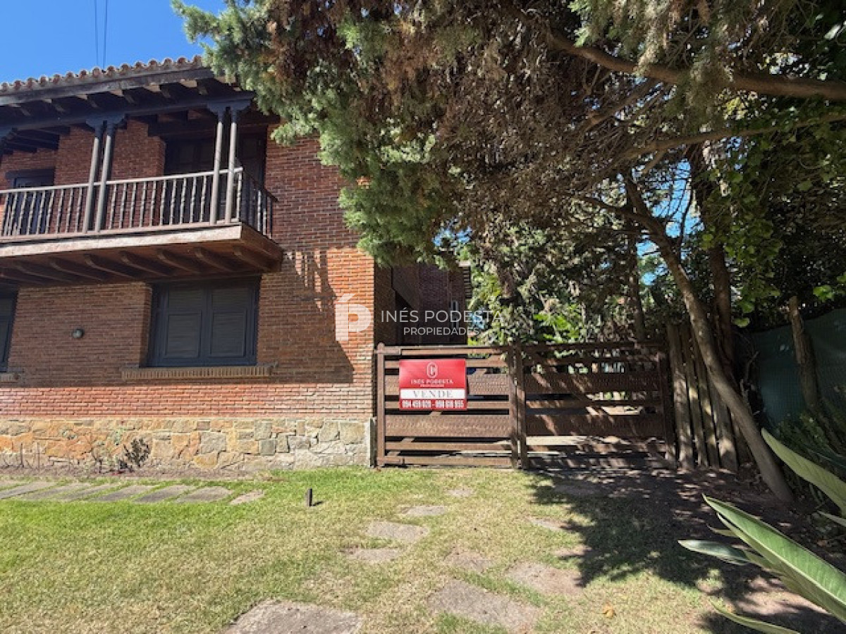 Casa ID.41747 - Venta 7 dormitorios, 8 baños  más dependencias de servicio
