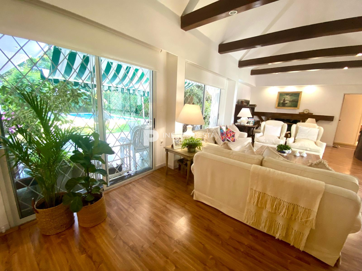 Casa ID.1973 - Venta en Cantegril 4 dormitorios y dependencia de servicio