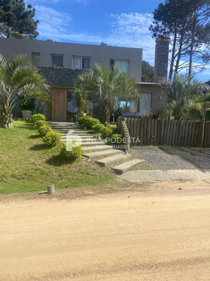 Casa ID.42347 - Alquiler 3 dormitorios más dependencia de servicio