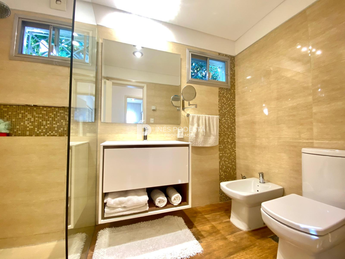 Casa ID.1973 - Venta en Cantegril 4 dormitorios y dependencia de servicio