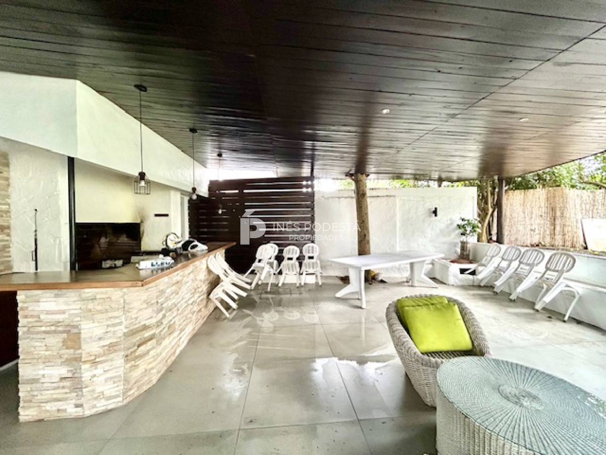Casa ID.40762 - Venta en mansa con 4 dormitorios más 2 dormitorios exteriores
