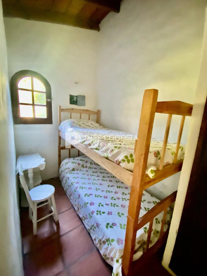 Casa ID.40401 - Venta 3 suites, dependencia de servicio y piscina