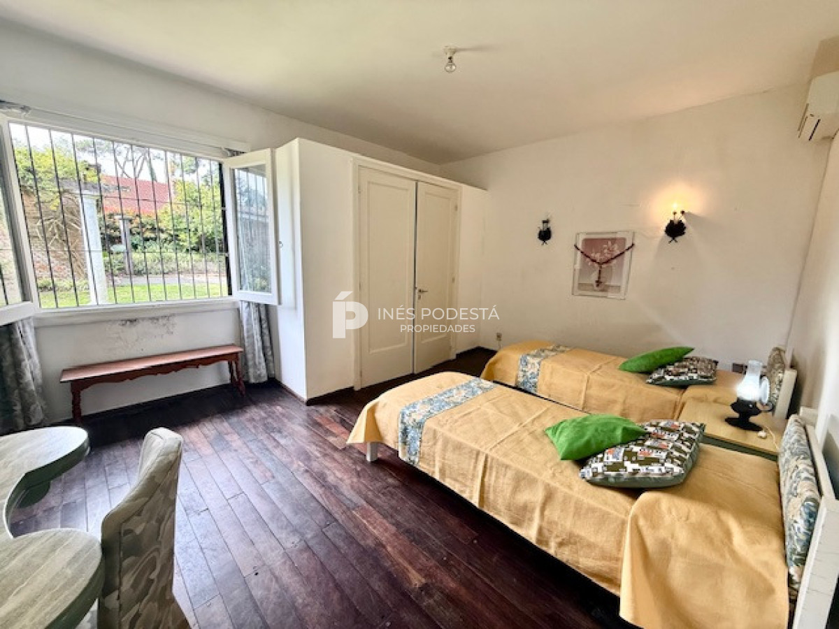 Casa ID.41747 - Venta 7 dormitorios, 8 baños  más dependencias de servicio