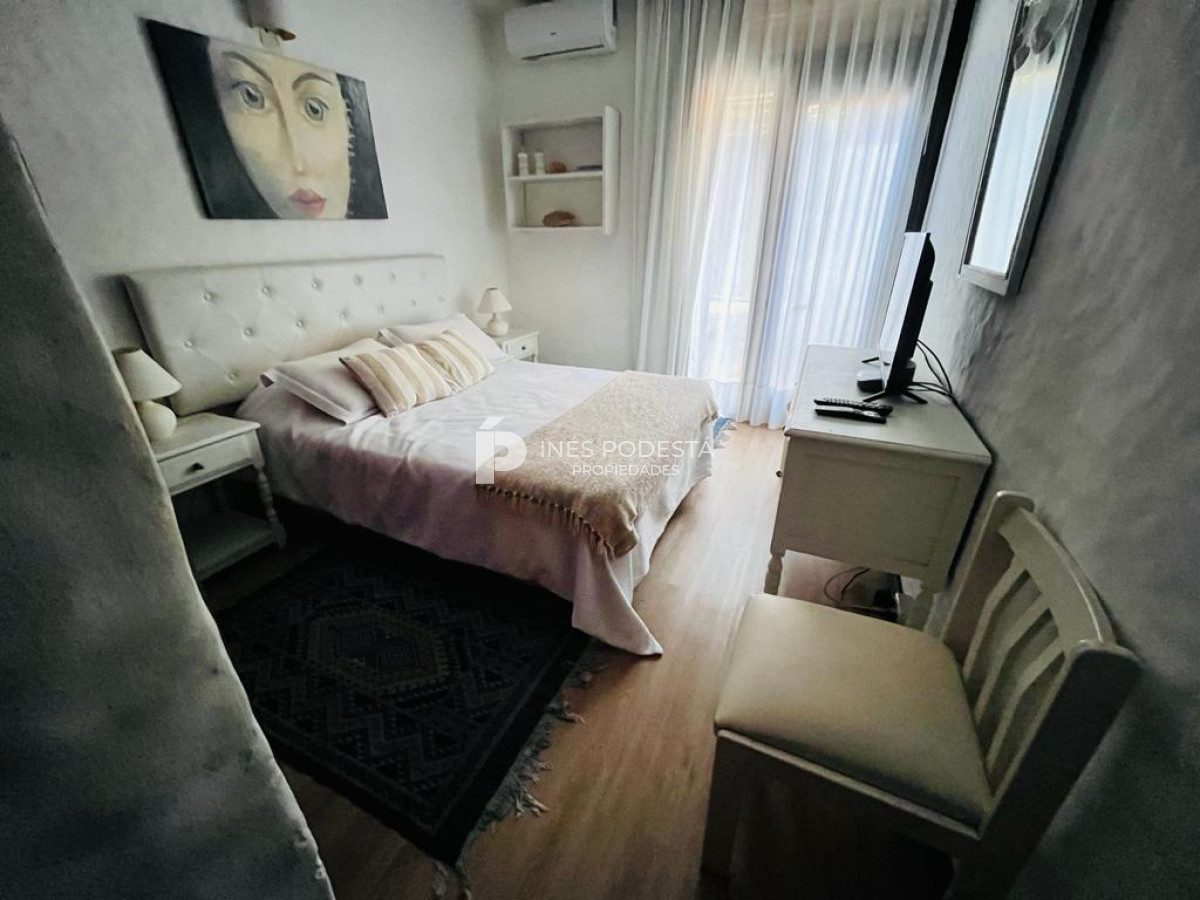 Casa ID.320 - Mansa con 5 dormitorios y dependencia de servicio