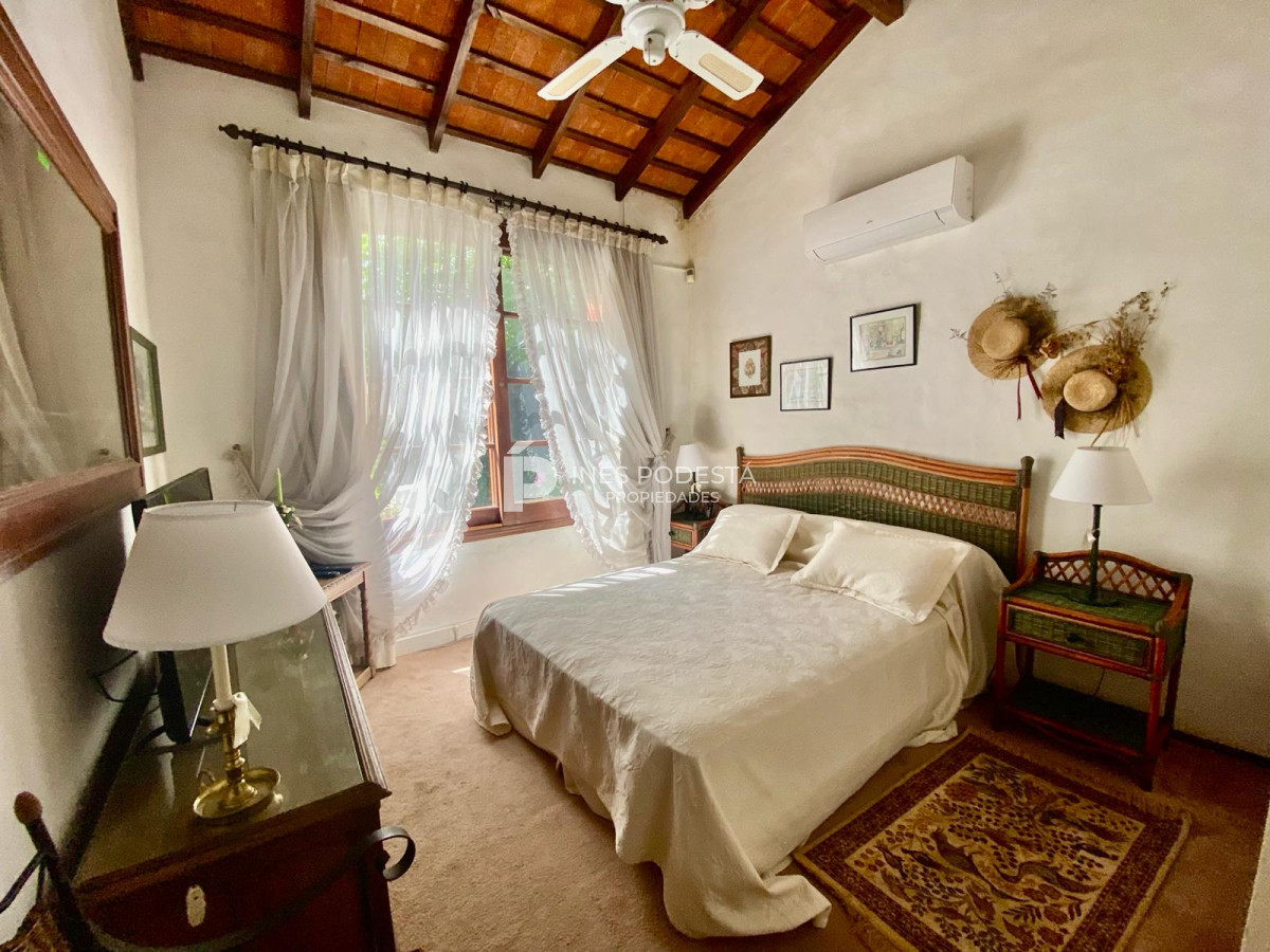 Casa ID.40401 - Venta 3 suites, dependencia de servicio y piscina