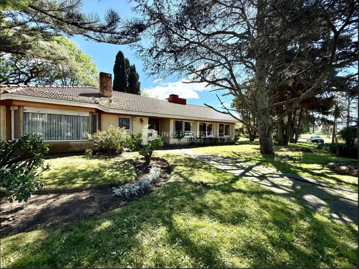 Casa ID.41758 - Venta casa 4 dormitorios y dependencia de servicio