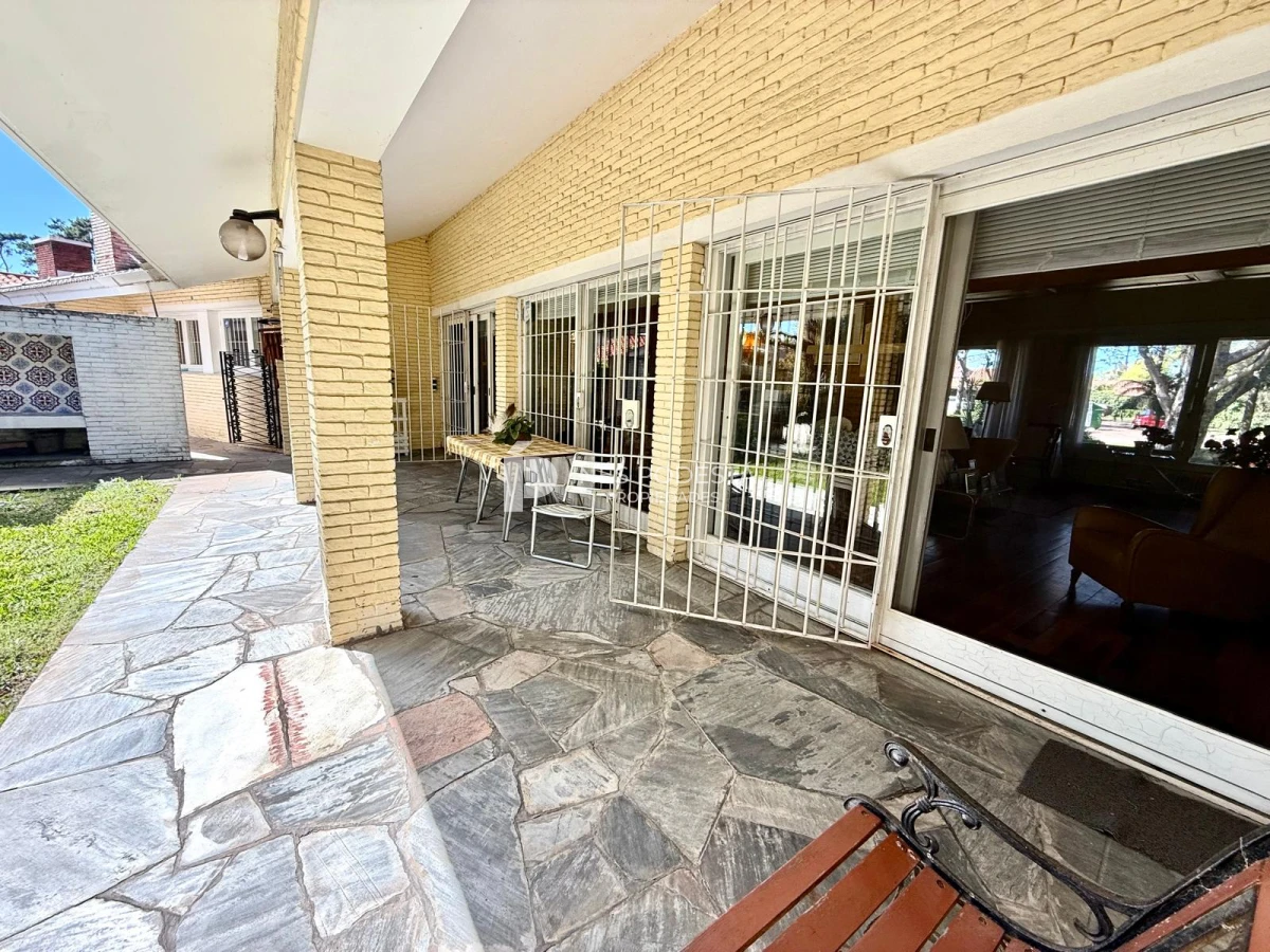 Casa ID.41758 - Venta casa 4 dormitorios y dependencia de servicio