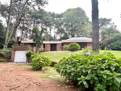 Venta casa 3 dormitorios y dependencia de servicio