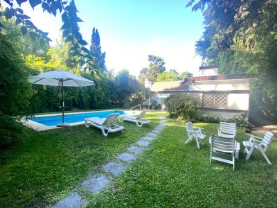 Venta en Cantegril 4 dormitorios y dependencia de servicio