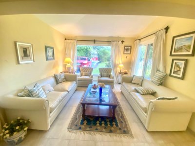 Venta mansa 5 dormitorios, 4 baños y piscina