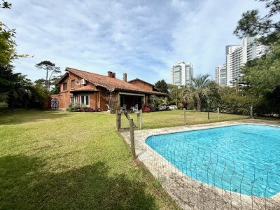 Venta 7 dormitorios, 8 baños  más dependencias de servicio