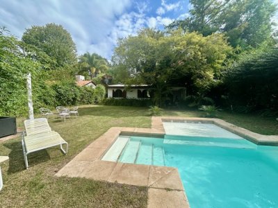Venta casa de 3 dormitorios y dependencia de servicio