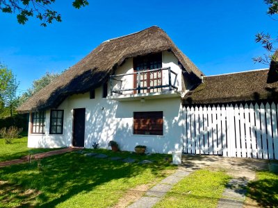 Casa quincho de 4 dormitorios en Venta, Lausana