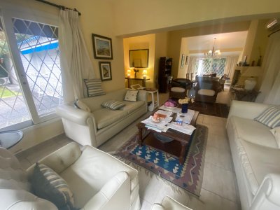 Venta mansa 5 dormitorios, 4 baños y piscina