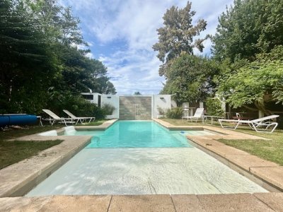 Venta casa de 3 dormitorios y dependencia de servicio