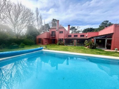 Alquiler 4 dormitorios + dependencia de servicio y piscina climatizada