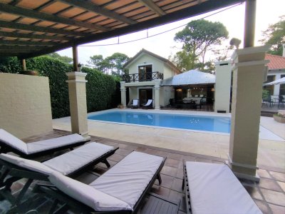 Venta en  San Rafael 4 dormitorios  con piscina