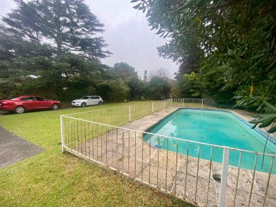 Venta mansa 5 dormitorios, 4 baños y piscina