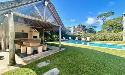 Venta casa 4 dormitorios y dependencia de servicio