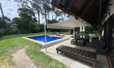 CASA VENTA Y ALQUILER DE TEMPORADA 4 DORMITORIOS Y DEPENDENCIA