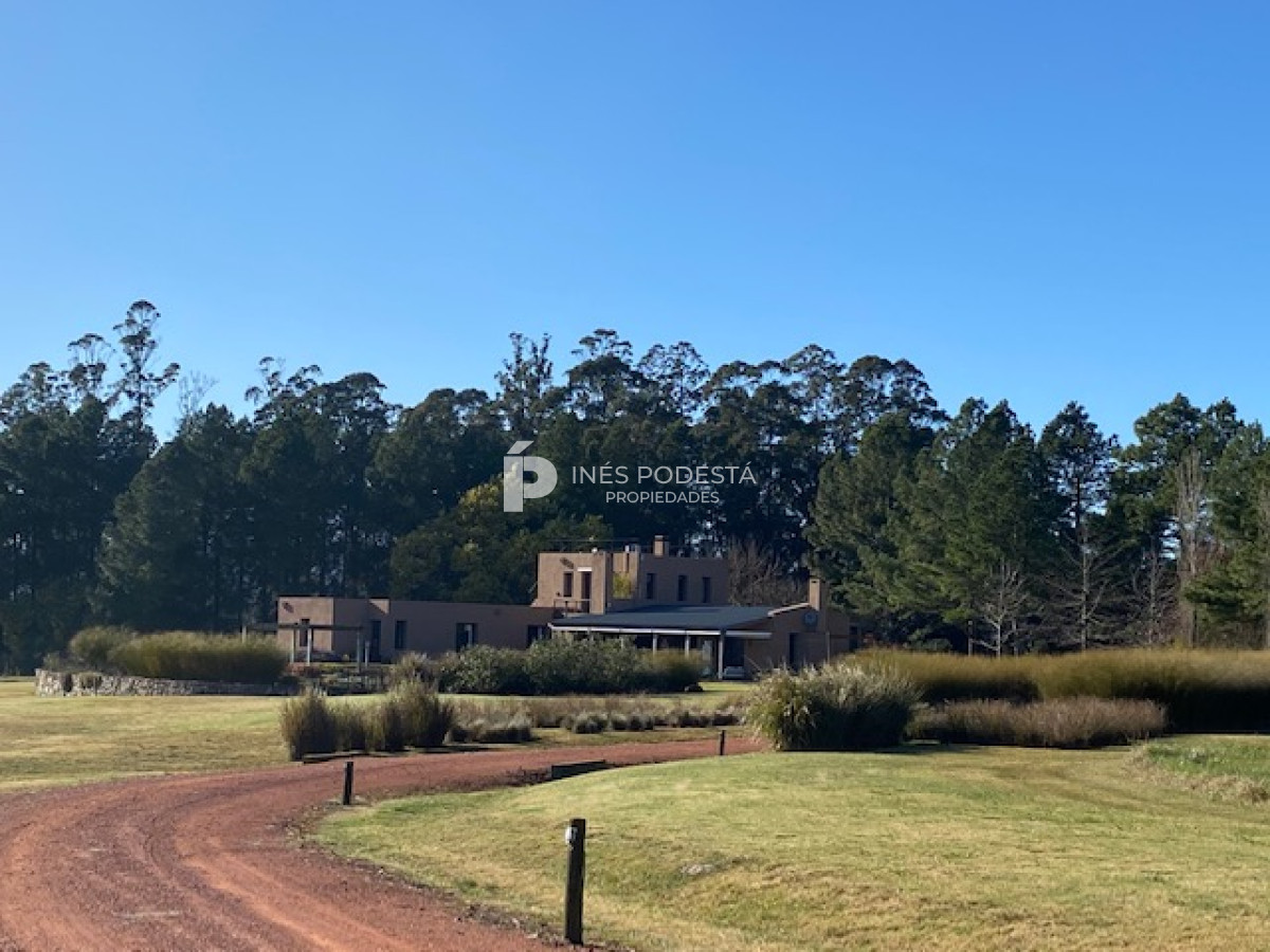 Chacra ID.38927 - VENTA de Magnífica chacra con 5 dormitorios más casa de caseros