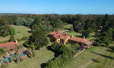 Venta en Punta Ballena, casco de estancia con 5 dormitorios, barbacoa, piscina