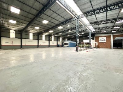 Venta o alquiler en Maldonado, único con 1700 m2 edificados
