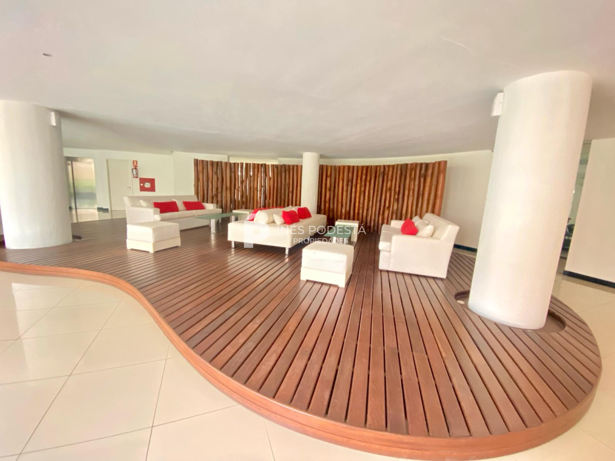 Apartamento ID.8896 - Venta y alquiler en Brava departamento de 4 dormitorios, 3 baños y toilette